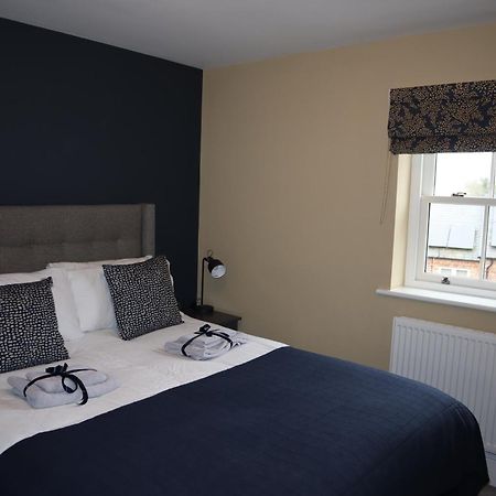 Canal View Cottage With Log Fire & Parking Blisworth المظهر الخارجي الصورة