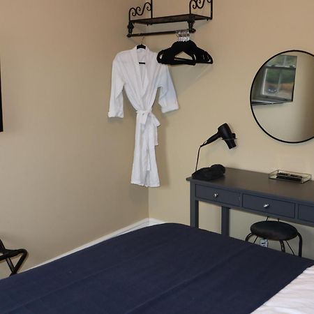 Canal View Cottage With Log Fire & Parking Blisworth المظهر الخارجي الصورة