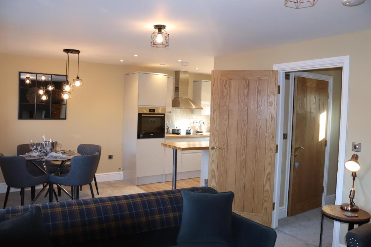 Canal View Cottage With Log Fire & Parking Blisworth المظهر الخارجي الصورة