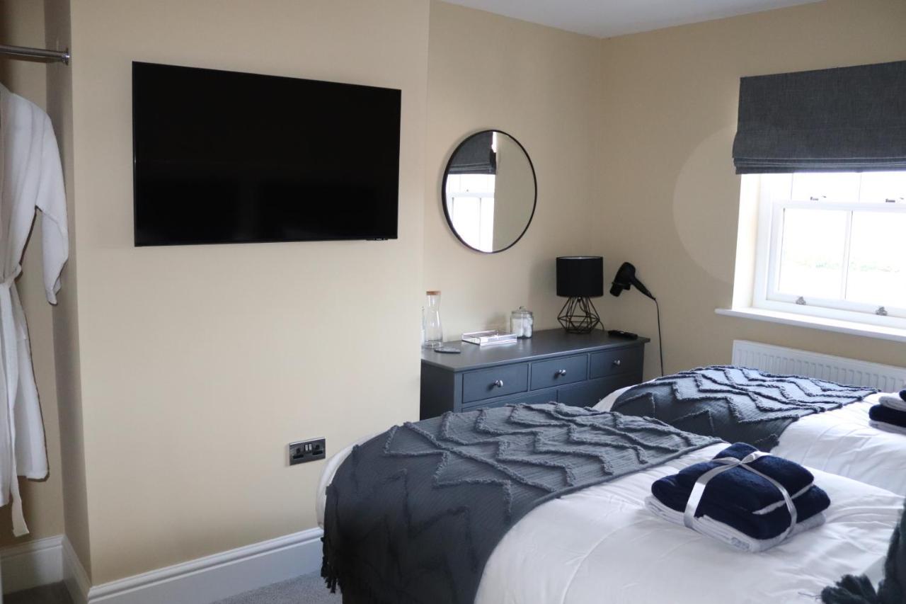 Canal View Cottage With Log Fire & Parking Blisworth المظهر الخارجي الصورة