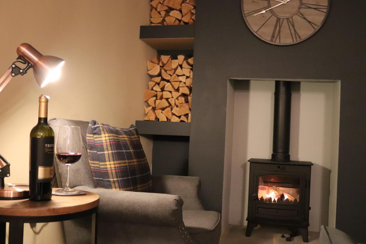 Canal View Cottage With Log Fire & Parking Blisworth المظهر الخارجي الصورة