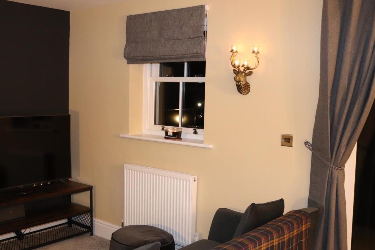 Canal View Cottage With Log Fire & Parking Blisworth المظهر الخارجي الصورة