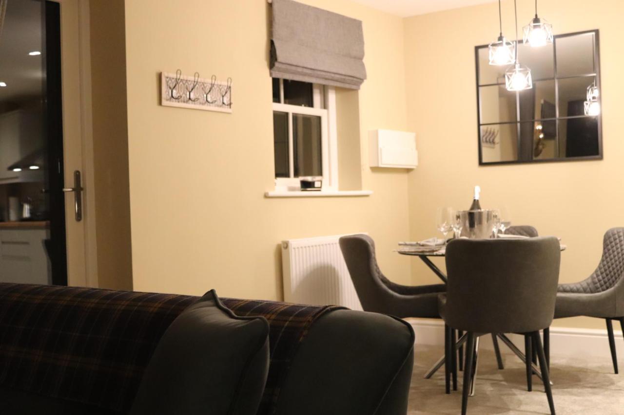 Canal View Cottage With Log Fire & Parking Blisworth المظهر الخارجي الصورة