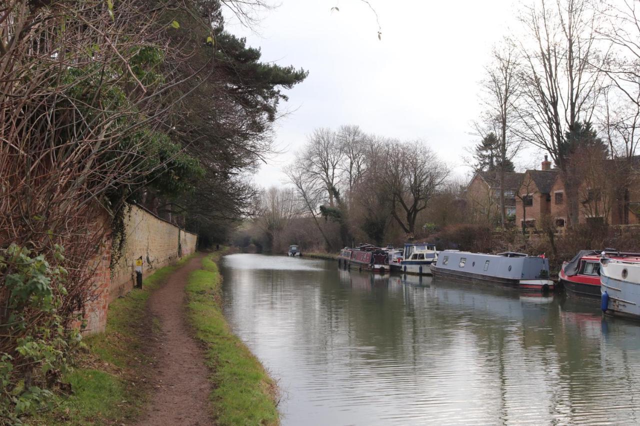 Canal View Cottage With Log Fire & Parking Blisworth المظهر الخارجي الصورة
