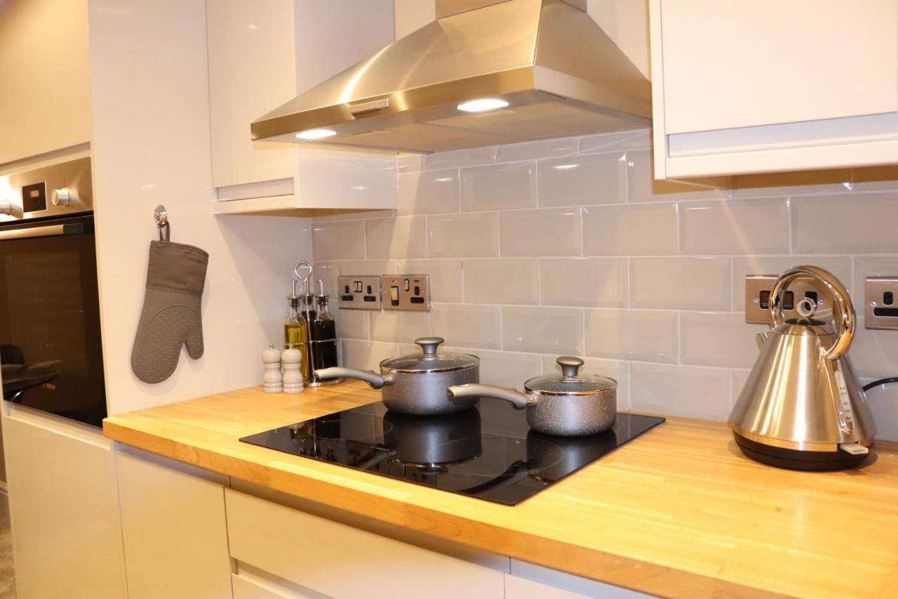 Canal View Cottage With Log Fire & Parking Blisworth المظهر الخارجي الصورة